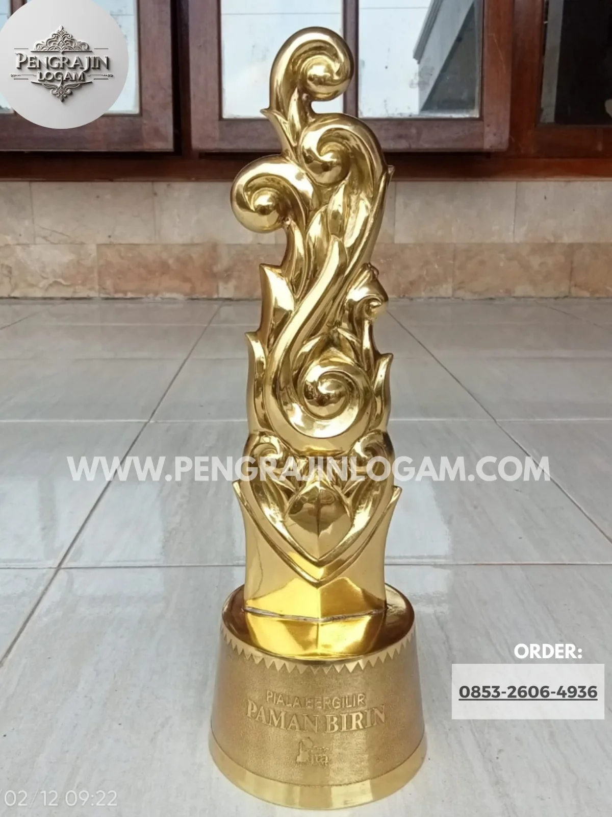 trophy kuningan