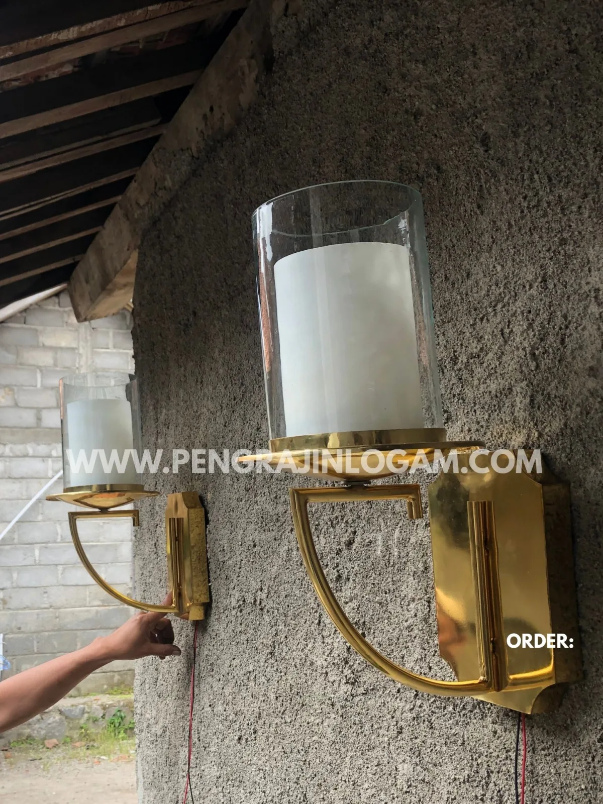 Lampu dinding minimalis