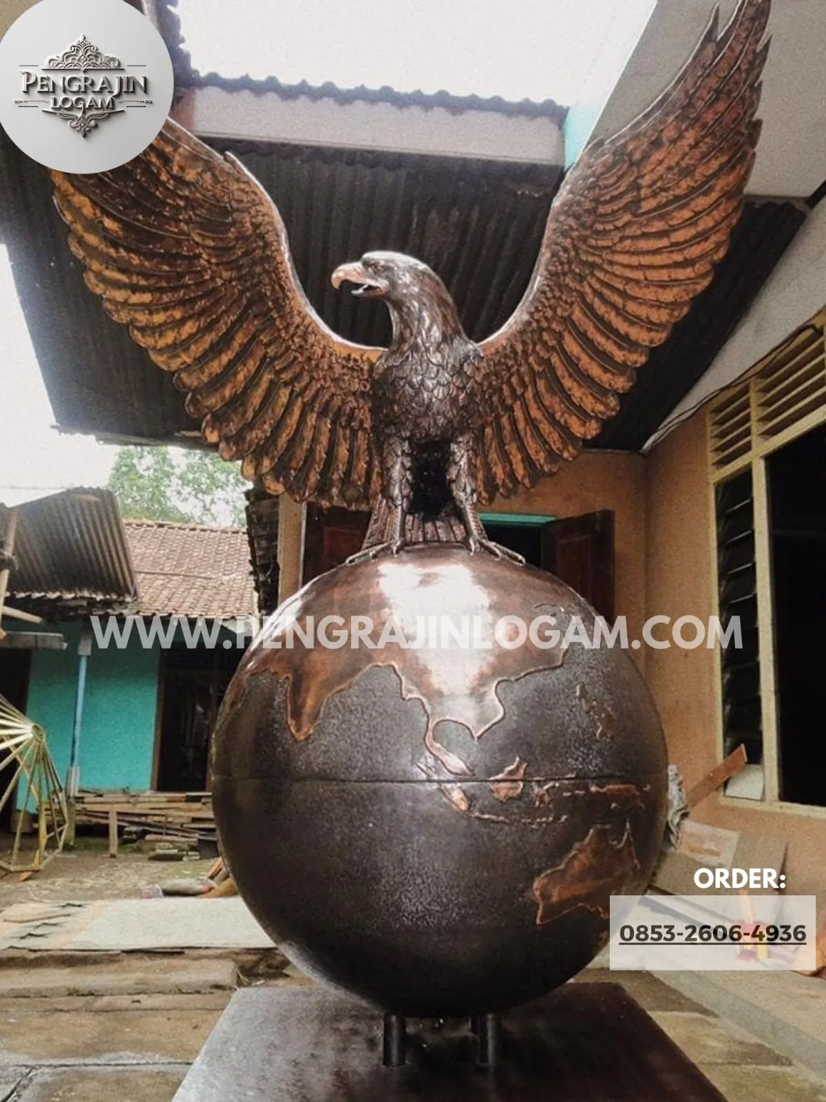 Pengrajin patung garuda tembaga