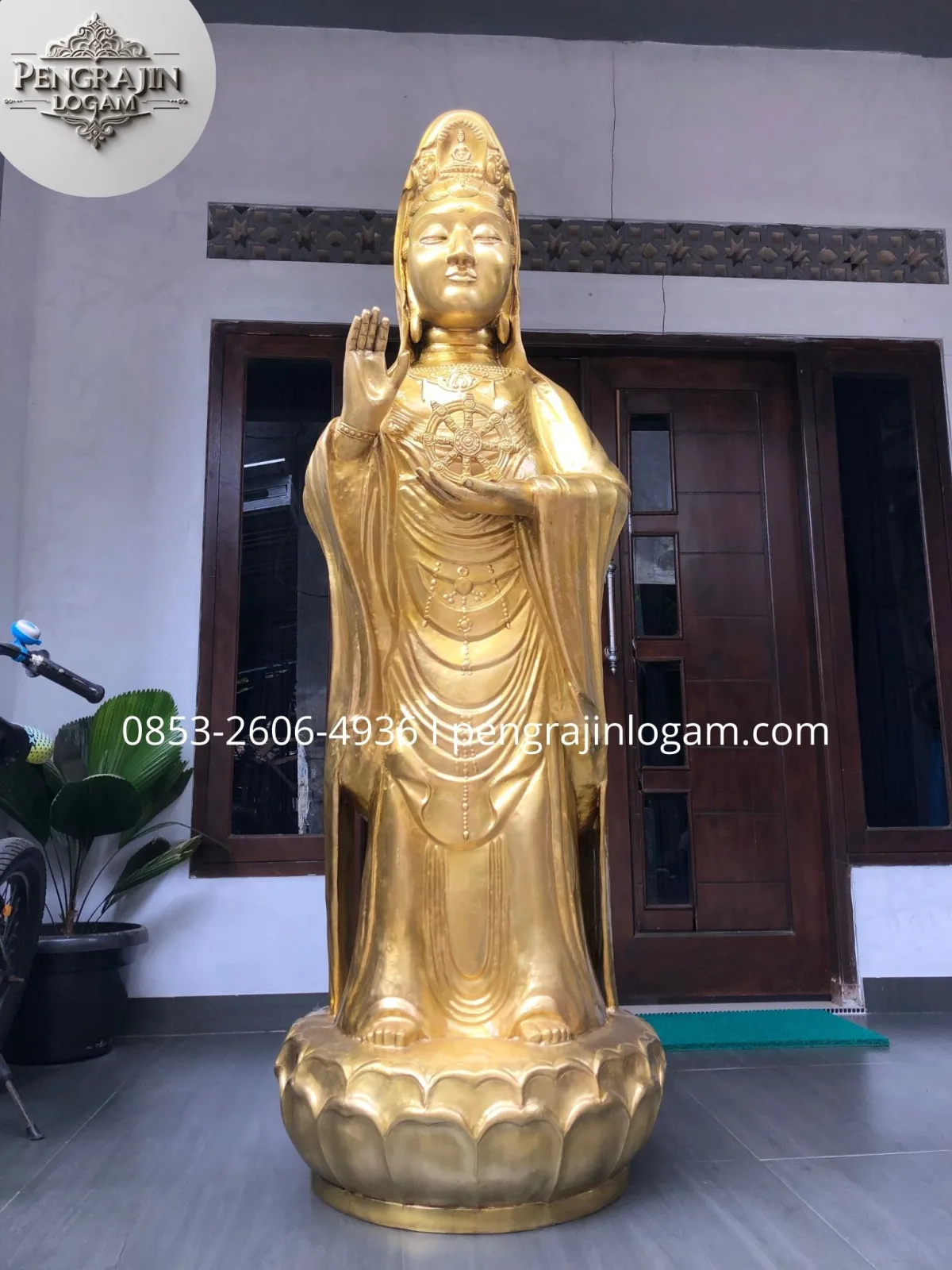 Patung dewi kwamin kuningan