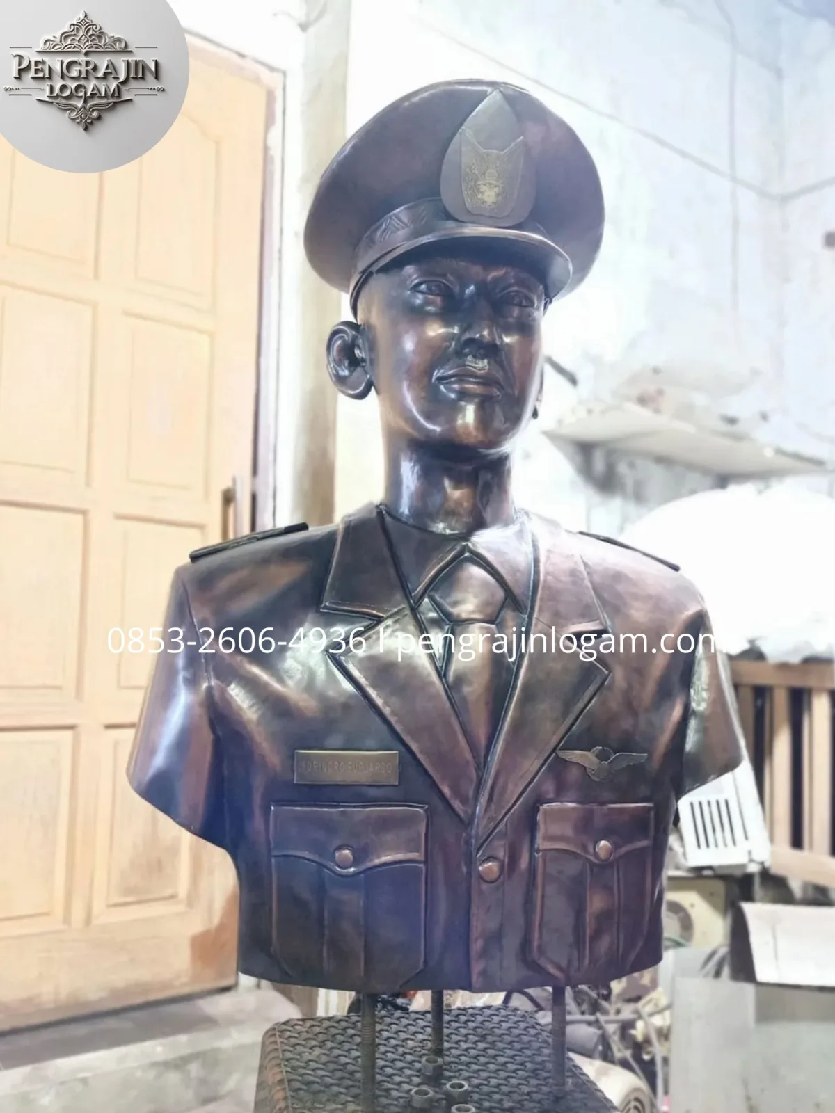 Patung setengah badan tembaga