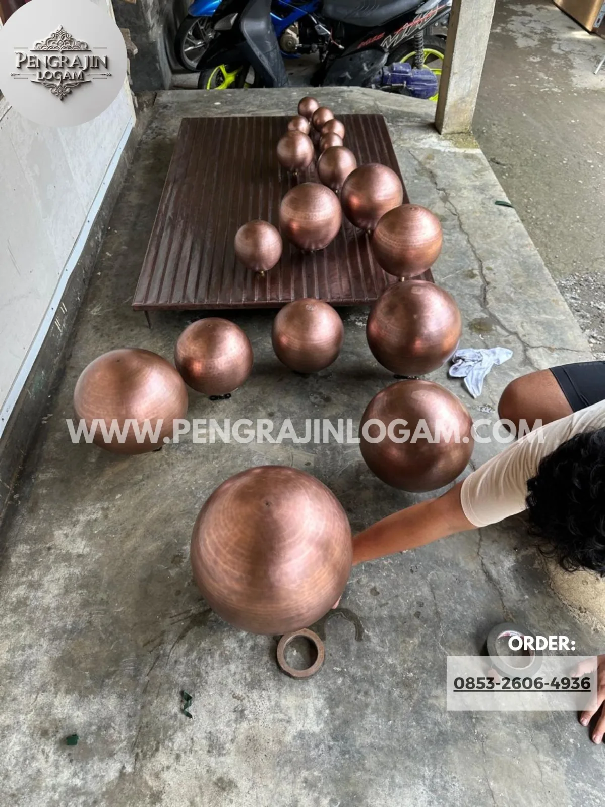 Hiasan Dinding Tembaga
