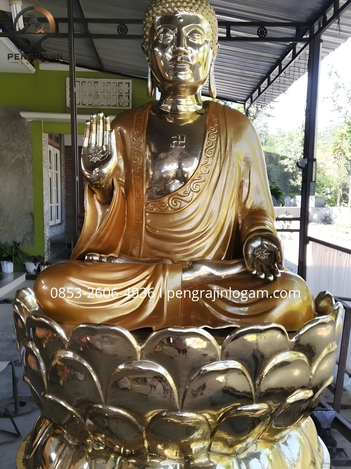 Patung Budha kuningan