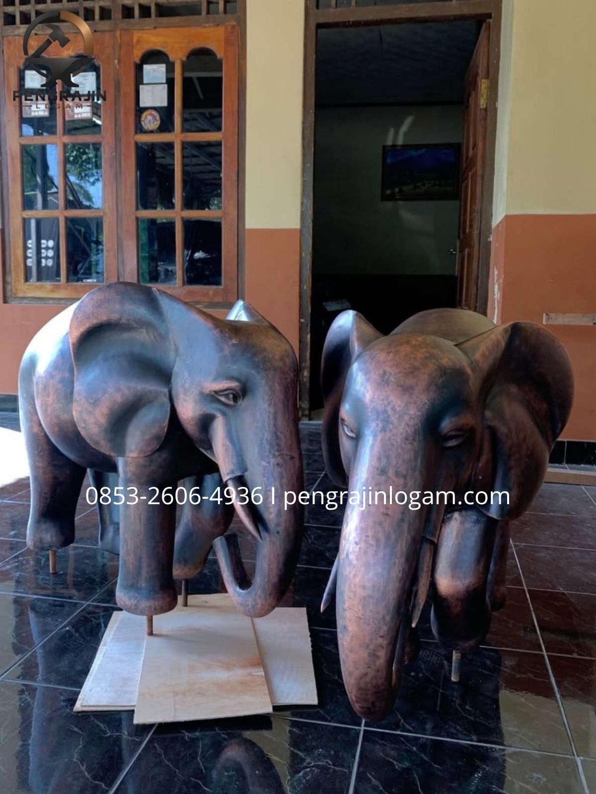 Patung ikonik gajah tembaga