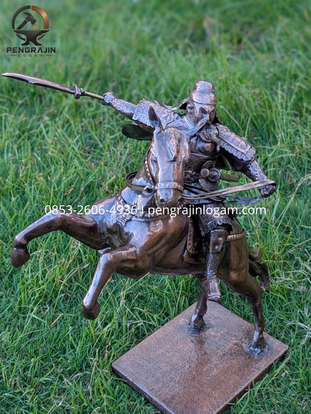 Patung miniatur tembaga dewa perang