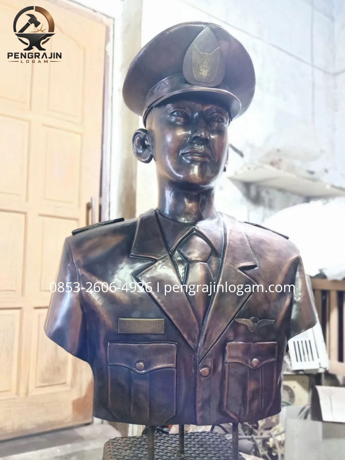 Patung torso tembaga