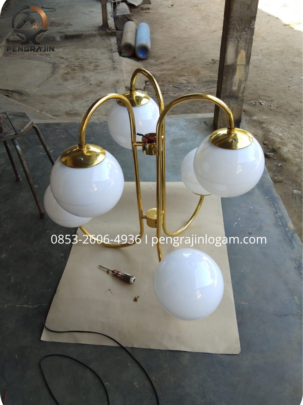 Lampu hias kuningan Lampu hias kuningan