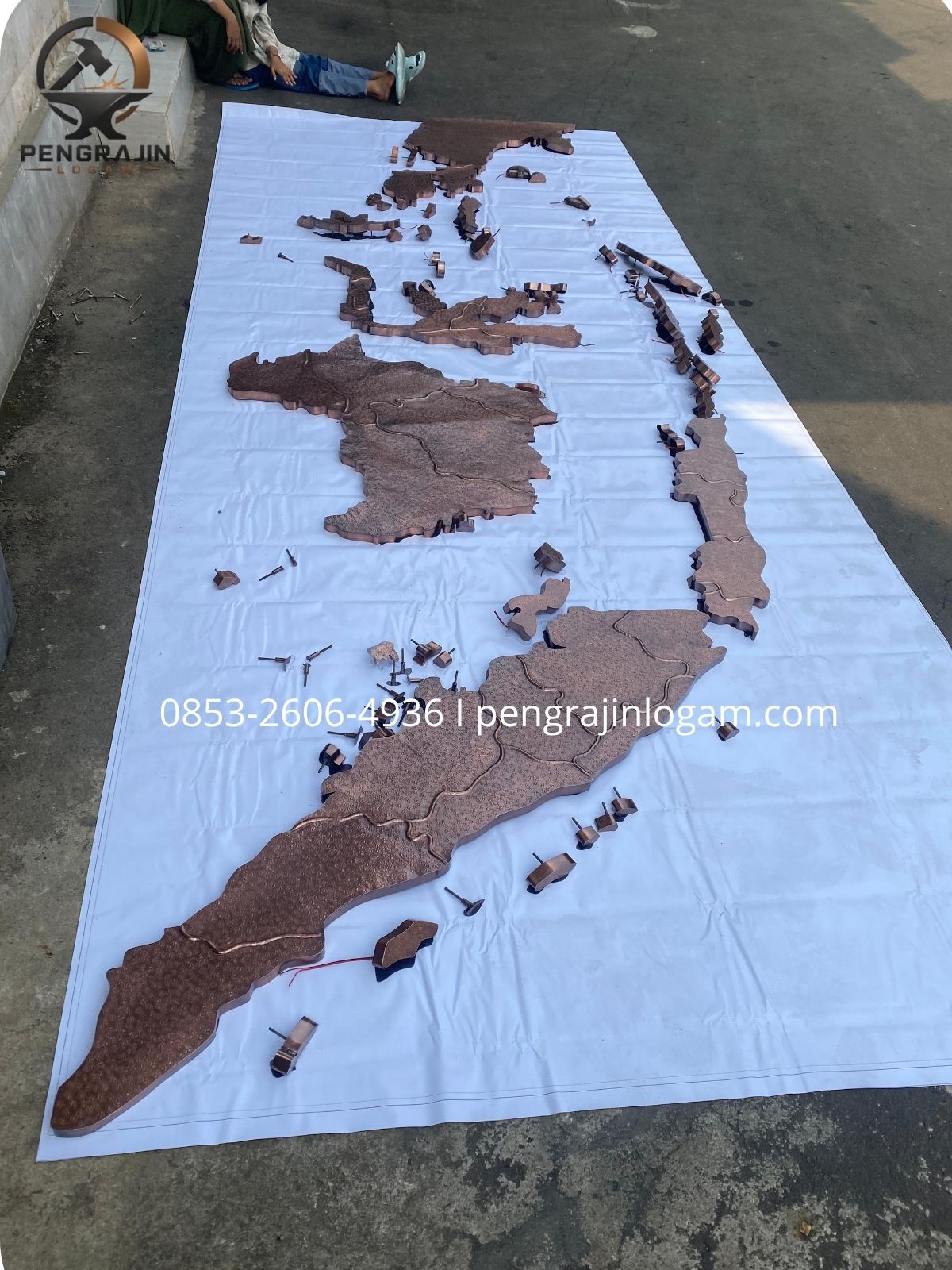 Hiasan dinding peta Indonesia tembaga Hiasan dinding peta Indonesia tembaga