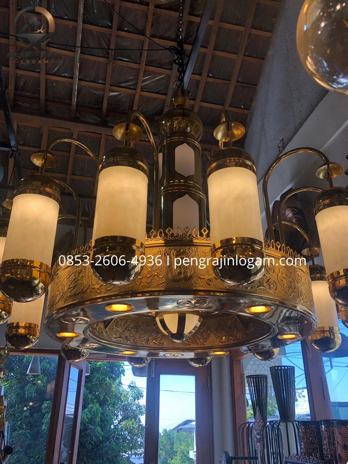 Pembuat lampu nabawi kuningan