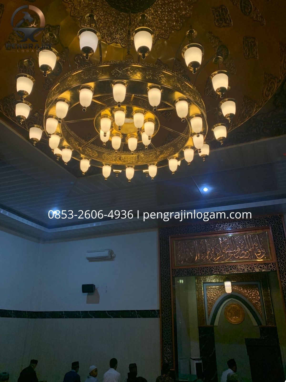 Pengrajin lampu nabawi